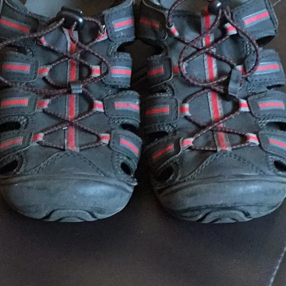 Khombu Sandals‎